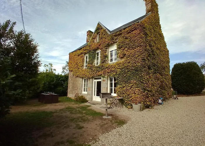 Holiday home Les Tissey Vue Sur Le Mont St Michel *